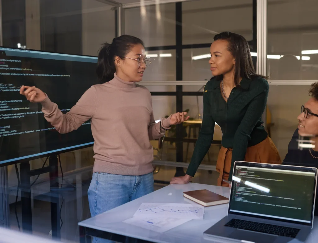 it-specialists-working-together-in-evening